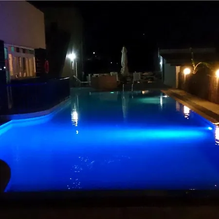 Manine لامبي